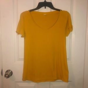 Basic yellow tee with cute sleeve slits!!